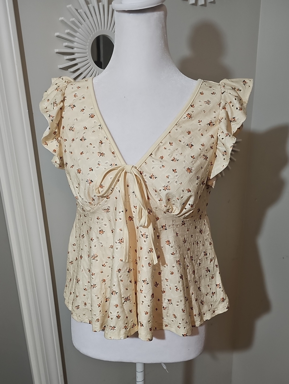 SHEIN Cream Floral Tie-Front Ruffle Sleeve Top